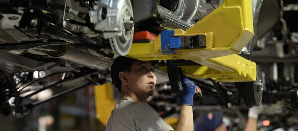 Автоунаа чыгаруучу заводдун кызматкери. Архив - Sputnik Кыргызстан