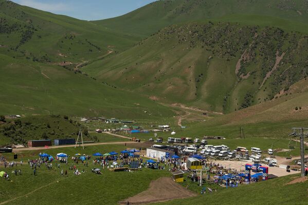 Спортивное мероприятие под названием Хан горы на горнолыжной базе Чункурчак - Sputnik Кыргызстан