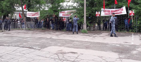 Судебный процесс по делу лидера партии Ата Мекен Омурбека Текебаева и экс-посла КР Дуйшенкула Чотонова - Sputnik Кыргызстан