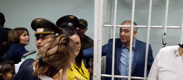 Текебаев менен Чотоновдун тарапташтары Боштондук, боштондук деп кыйкырышты - Sputnik Кыргызстан