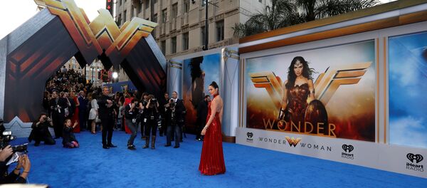 Мировая премьера фильма Чудо-женщина - Sputnik Кыргызстан