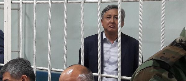 Экс-элчи Дүйшөнкул Чотонов сот залында - Sputnik Кыргызстан