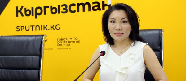 Депутат от фракции СДПК Эльвира Сурабалдиева во время интервью ИА Sputnik Кыргызстан - Sputnik Кыргызстан