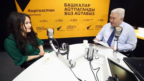 Интервью наоборот политик Феликс Кулов и журналистка Асель Минбаева - Sputnik Кыргызстан
