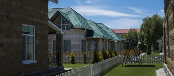 Гостевой дом на берегу Иссык-Куля. Архивное фото Гостевой дом на берегу Иссык-Куля. Архивное фото - Sputnik Кыргызстан