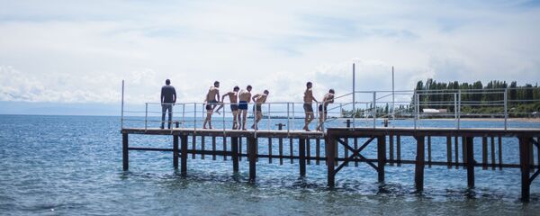 Ысык-Көлдүн быйылкы сезондогу алгачкы сүрөттөрү - Sputnik Кыргызстан