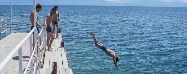 Открытие купального сезона на озере Иссык-Куль Открытие купального сезона на озере Иссык-Куль - Sputnik Кыргызстан