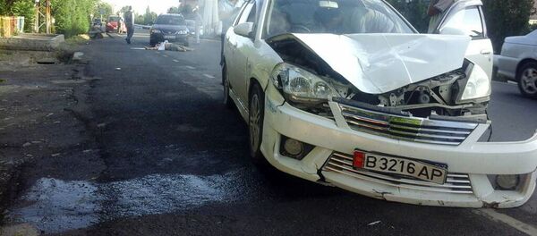 Кол кырсыгынан жабыркаган автоунаа. Архив - Sputnik Кыргызстан