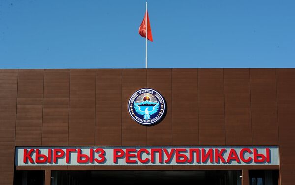 КПП рассчитан на пропуск в сутки 700 автомобилей и более 5 000 человек - Sputnik Кыргызстан