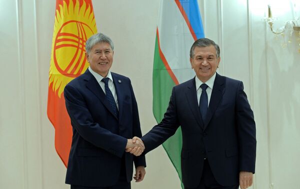 Алмазбек Атамбаев менен Шавкат Мирзиёевдин Астанада өткөн ШКУ саммитинин алкагындагы жолугушуусу - Sputnik Кыргызстан