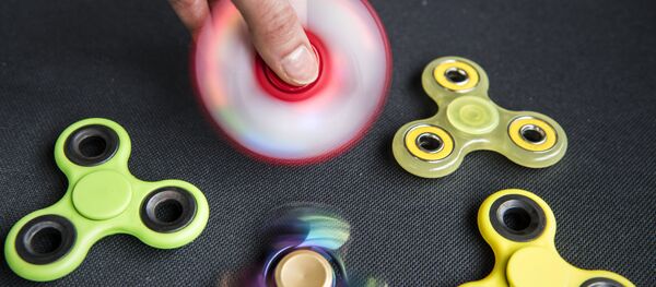 Антистрессовая игрушка Спиннер. Архивное фото - Sputnik Кыргызстан
