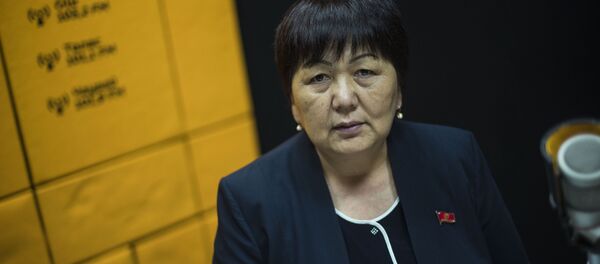КСДП фракциясынын депутаты Карамат Орозова Sputnik Кыргызстан радиосуна маек учурунда - Sputnik Кыргызстан