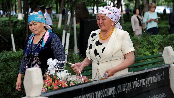 Поминальное мероприятие по июньским событиям в 2010 году в Оше - Sputnik Кыргызстан