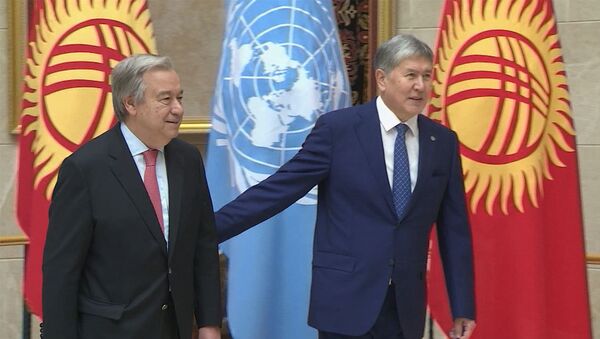 У меня положительные впечатления о КР — кадры встречи Гутерриша и Атамбаева - Sputnik Кыргызстан