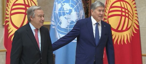 У меня положительные впечатления о КР — кадры встречи Гутерриша и Атамбаева - Sputnik Кыргызстан