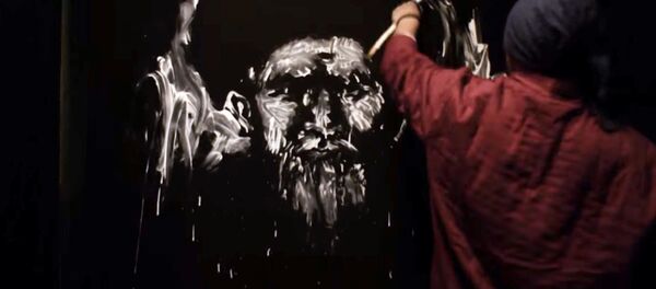 Портрет Токтогула Сатылганова написали необычно — видео процесса - Sputnik Кыргызстан