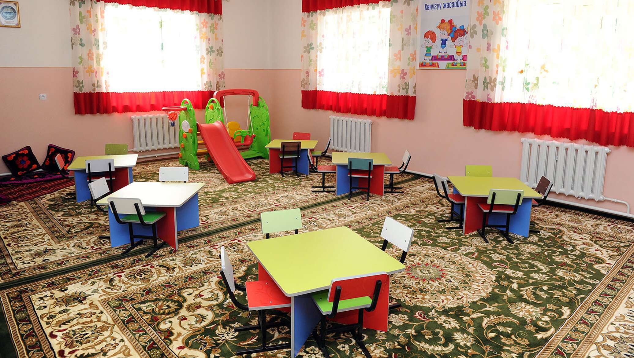 Будут ли работать садики. Детский сад Бишкек. Детские сады Кыргызстан. Детские сады в Киргизии. Кыргызские дети в детском саду.
