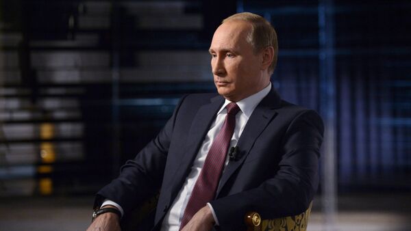 Президент РФ Владимир Путин во время интервью. Архивное фото - Sputnik Кыргызстан