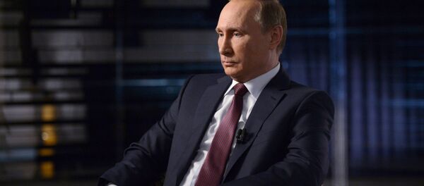 Президент РФ Владимир Путин во время интервью. Архивное фото - Sputnik Кыргызстан