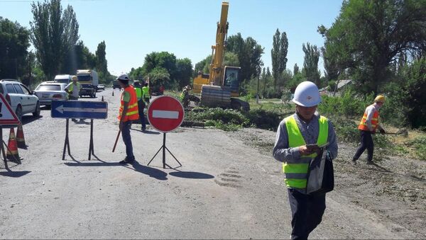 Трассаны кеңейтүү максатында Бишкек — Кара-Балта унаа жолун бойлой өскөн 3000 миң бак кыйылып, 200гө жакын объект бузулат - Sputnik Кыргызстан