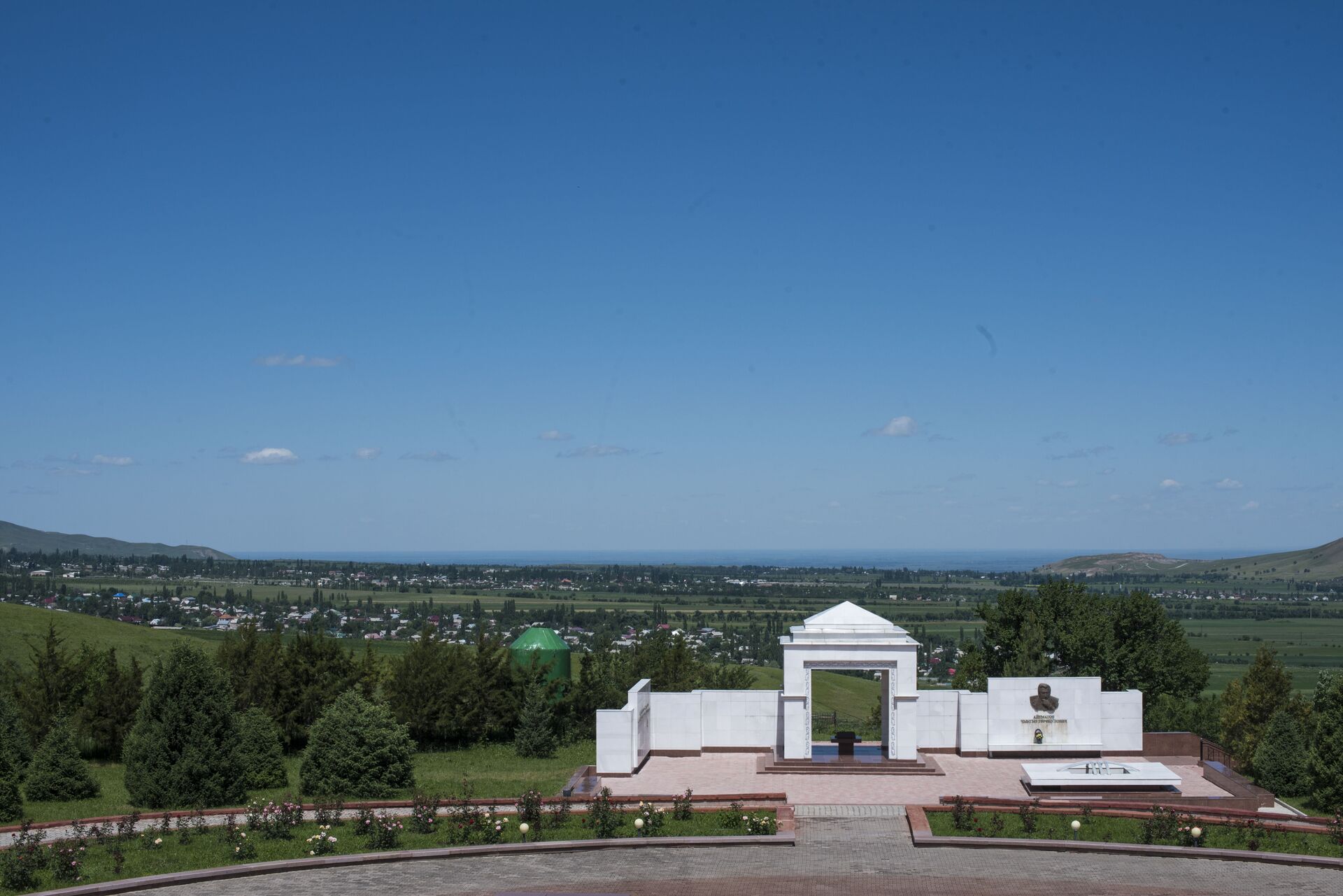 Мемориальный комплекс Ата-Бейит в селе Чон-Таш - Sputnik Кыргызстан, 1920, 20.06.2023