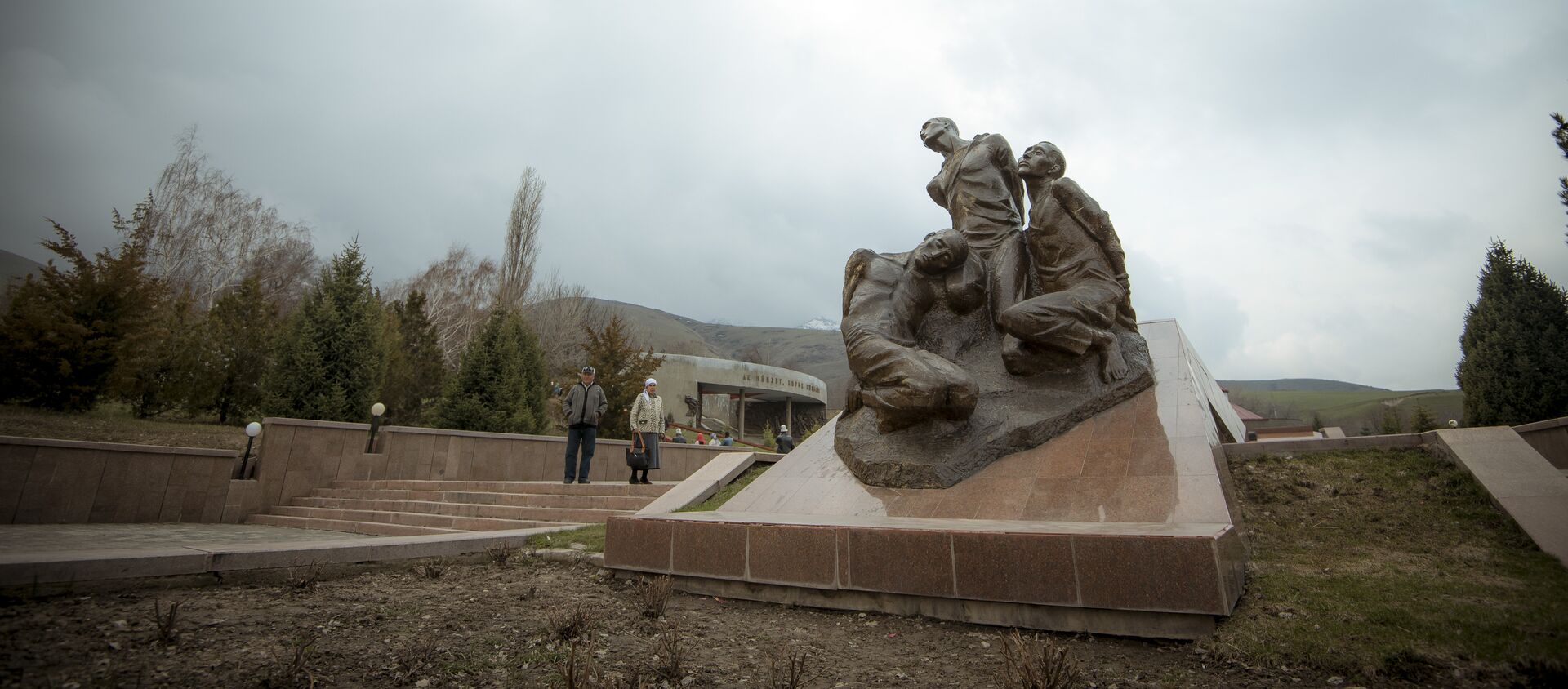 Мемориальный комплекс Ата-Бейит в селе Чон-Таш - Sputnik Кыргызстан, 1920, 25.11.2020