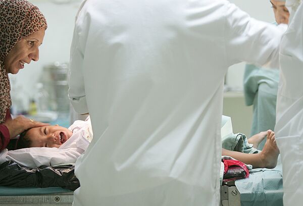 Обрезание в местной больнице в городе Алжир - Sputnik Кыргызстан