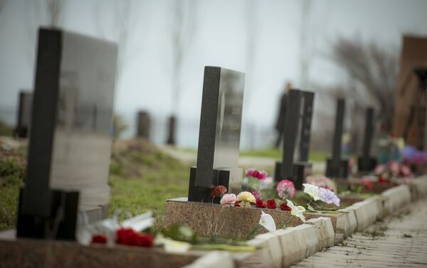 2010-жылдагы Апрель революциясынын баатырларына арналган мемориалдык комплекс - Sputnik Кыргызстан