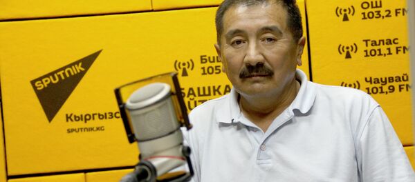 Учур театрынын директору жана көркөм жетекчиси Шаршенбек Шейшенов маек учурунда - Sputnik Кыргызстан