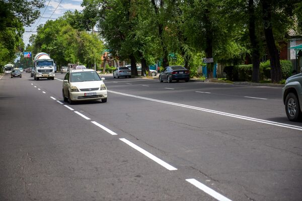 Алдыда башка көчөлөрдөгү жол чийиндерди жаңылоо пландаштырылууда. - Sputnik Кыргызстан