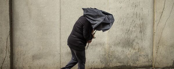 Сильный ветер в центре Нью-Йорка - Sputnik Кыргызстан