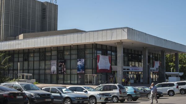 Здание Кыргызского Национального драматического театра в Бишкеке - Sputnik Кыргызстан