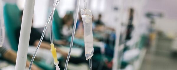 Пациенты больницы получают капельницу. Архивное фото - Sputnik Кыргызстан