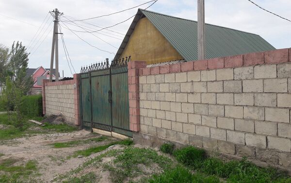 Как выяснилось, частные лица самовольно расширили границы этих улиц, построив без разрешительных документов объекты на муниципальной территории. - Sputnik Кыргызстан