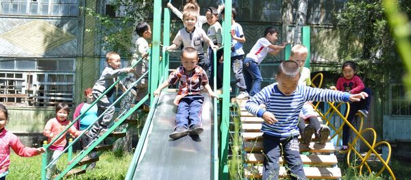 Детская площадка в городе Орловка построенная в рамках проекта ПРООН - Sputnik Кыргызстан