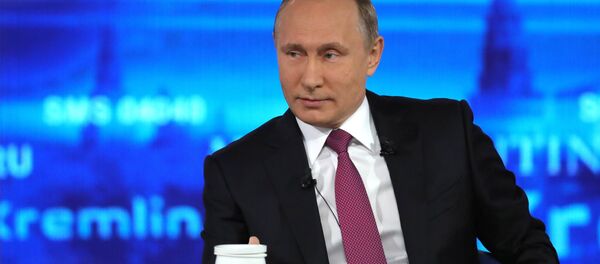 Прямая линия с президентом РФ В. Путиным Прямая линия с президентом РФ В. Путиным - Sputnik Кыргызстан