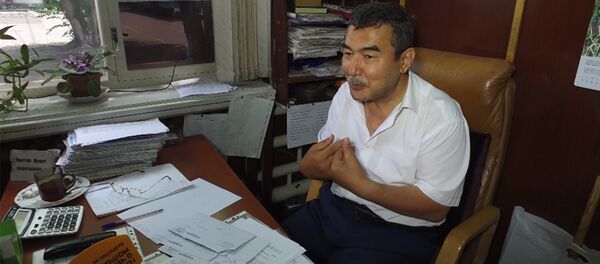 Атасынын кечиккен Кызыл жылдыз орденин уулу эки жылдан бери ала албай жүрөт Атасынын кечиккен Кызыл жылдыз орденин уулу эки жылдан бери ала албай жүрөт - Sputnik Кыргызстан