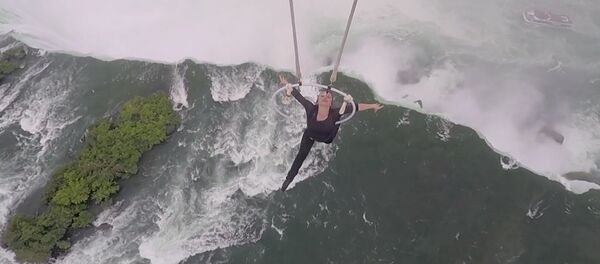 Акробатка над Ниагарским водопадом - Sputnik Кыргызстан