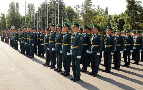 Сегодня, 17 июня, на Старой площади Бишкека состоялось торжественное мероприятие, посвященное выпуску лейтенантов Военного института Вооруженных сил КР. - Sputnik Кыргызстан