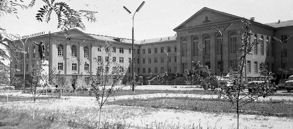 Здание Кыргызского государственного технического университета имени И. Разакова. Архивное фото - Sputnik Кыргызстан