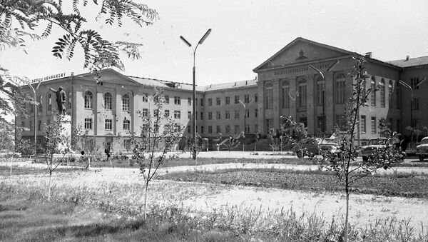 Здание Кыргызского государственного технического университета имени И. Разакова. Архивное фото - Sputnik Кыргызстан