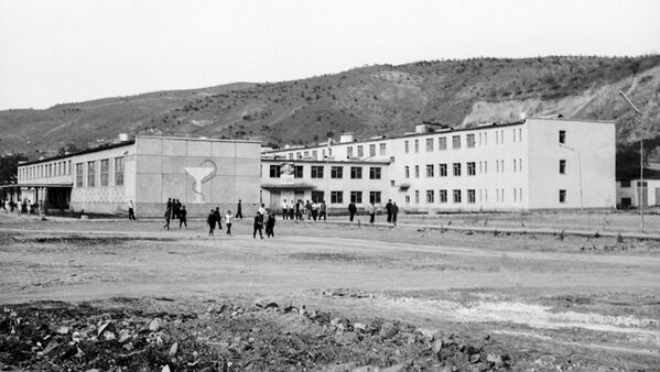 Как выглядели учебные заведения Кыргызстана в ХХ веке - Sputnik Кыргызстан