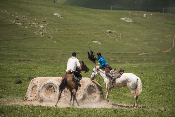 Фестивалдын эң кызуу учуру ат оюндары болду - Sputnik Кыргызстан