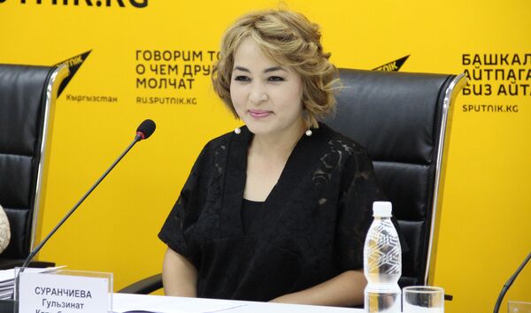 Певица Гульзинат Суранчиева на пресс-конференции в мультимедийном пресс-центре Sputnik Кыргызстан Певица Гульзинат Суранчиева на пресс-конференции в мультимедийном пресс-центре Sputnik Кыргызстан - Sputnik Кыргызстан