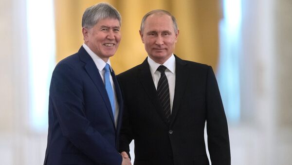 Президент РФ Владимир Путин и президент КР Алмазбек Атамбаев во время официальной встречи. - Sputnik Кыргызстан