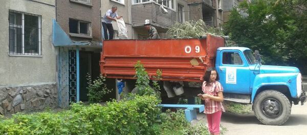 Бишкекте бир жарандын батиринен үч унаа таштанды чыгарылды - Sputnik Кыргызстан