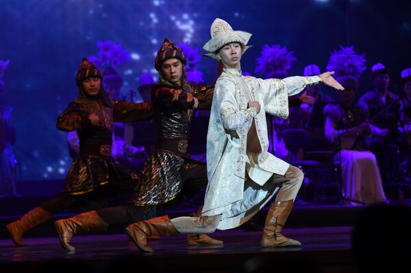 Артисты во время выступления на концерте в Кремлевском дворце. - Sputnik Кыргызстан