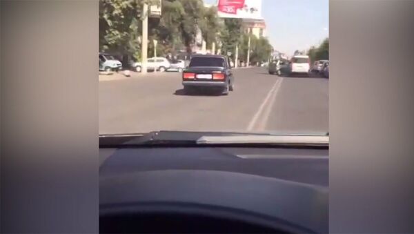 Подборка нарушений ПДД водителями Кыргызстана — видео очевидцев - Sputnik Кыргызстан