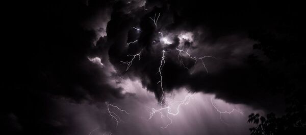 Фотографии молнии, снятые токмокским фотографом Рустемом Ильясовым - Sputnik Кыргызстан