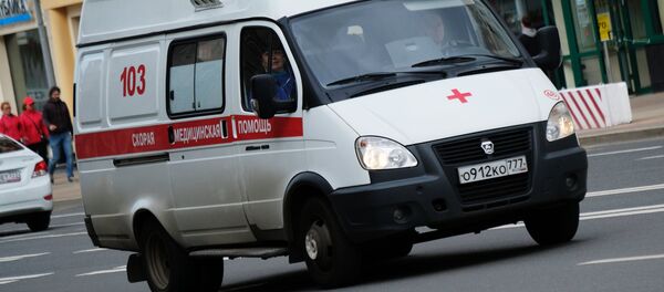 Автомобиль скорой помощи на улице Москвы. Архивное фото Автомобиль скорой помощи на улице Москвы. Архивное фото - Sputnik Кыргызстан